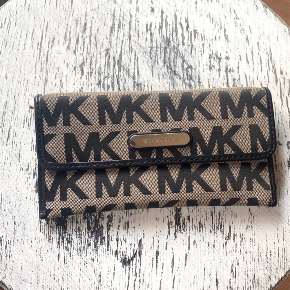 Micheal Kors wallet